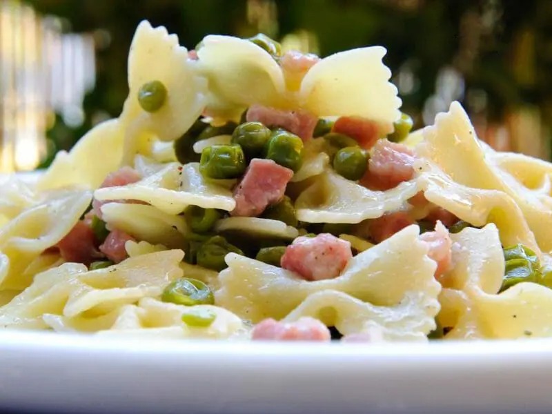 Pâtes aux petits pois et lardons