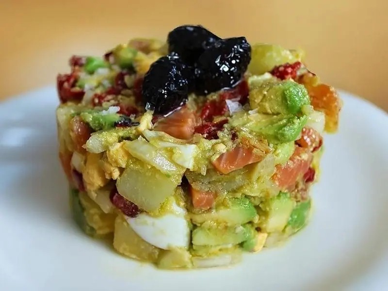 Salade pommes de terre, saumon et avocat