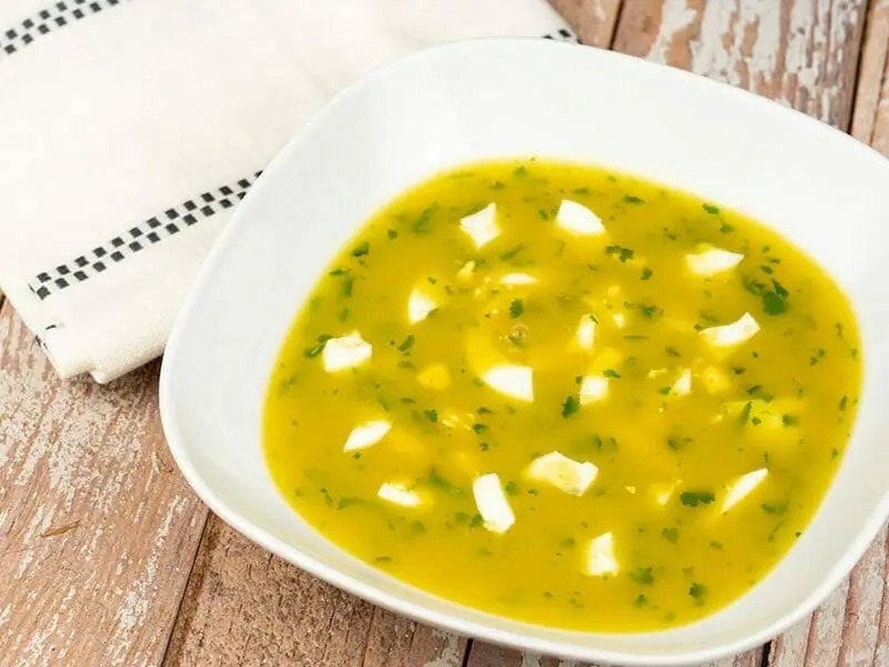Soupe aux oeufs et à la coriandre