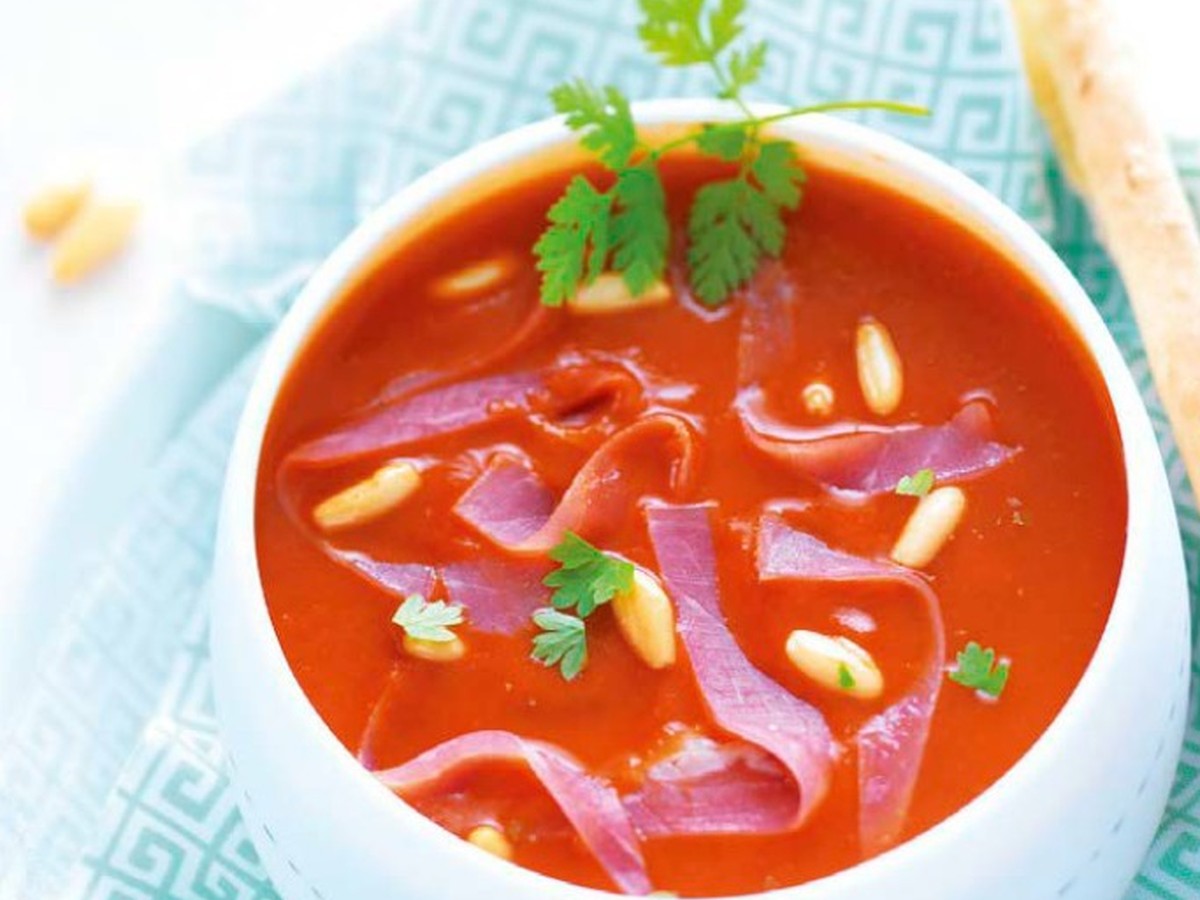 Soupe de tomate aux copeaux de jambon de Bayonne